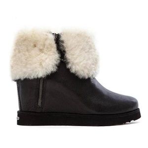 Koolaburra La Volta Deluxe Boot, Black size 8.5, great condition, see heel tag